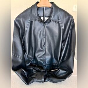 Alexis Faux Leather Buttoned Cuff Ceci
Jacket in black
